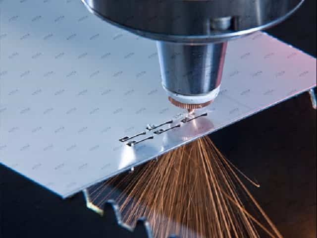 Khắc laser kim loại là công nghệ sử dụng tia laser để in và khắc trên kim loại