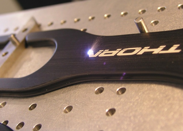 Phương pháp khắc Laser Fiber sử dụng phổ biến trên các vật liệu bằng kim loại