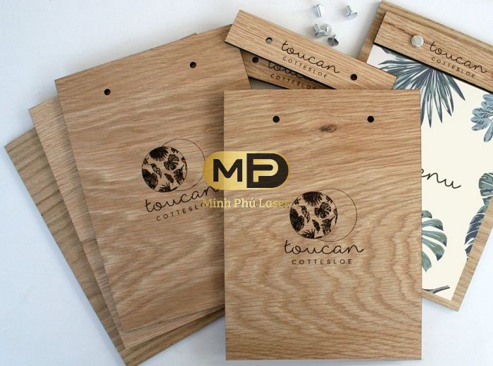 Sản phẩm khắc logo lên gỗ của Minh Phú laser